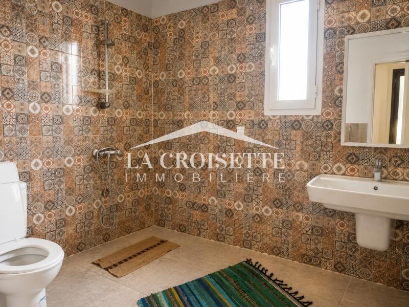 Appartement meublé S+1 avec jardin et piscine commune à La Marsa